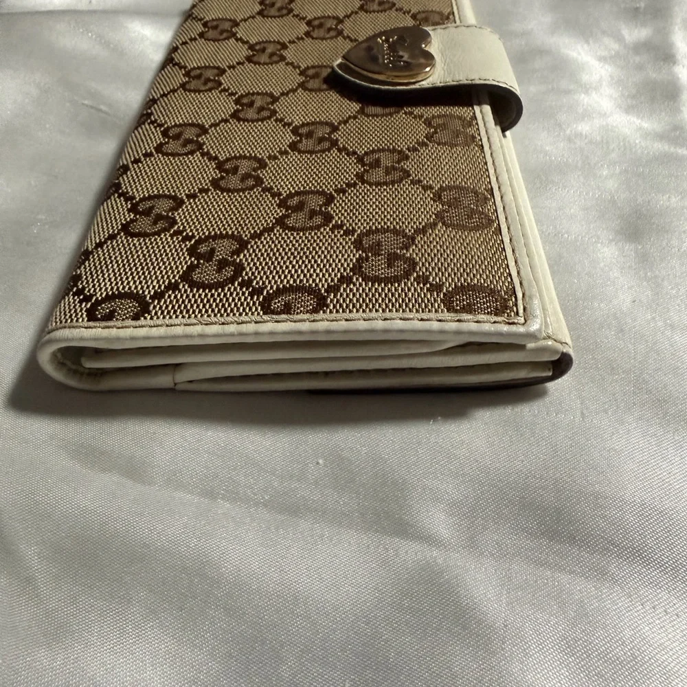 Gucci Brown GG Canvas Continental Wallet with White Trim and Heart Clasp - Picture 11 of 12